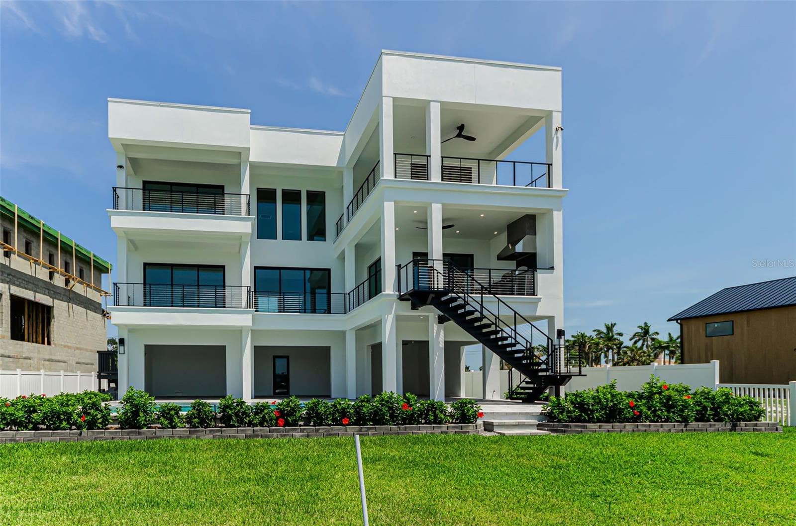 43 Dolphin Dr photo 3
