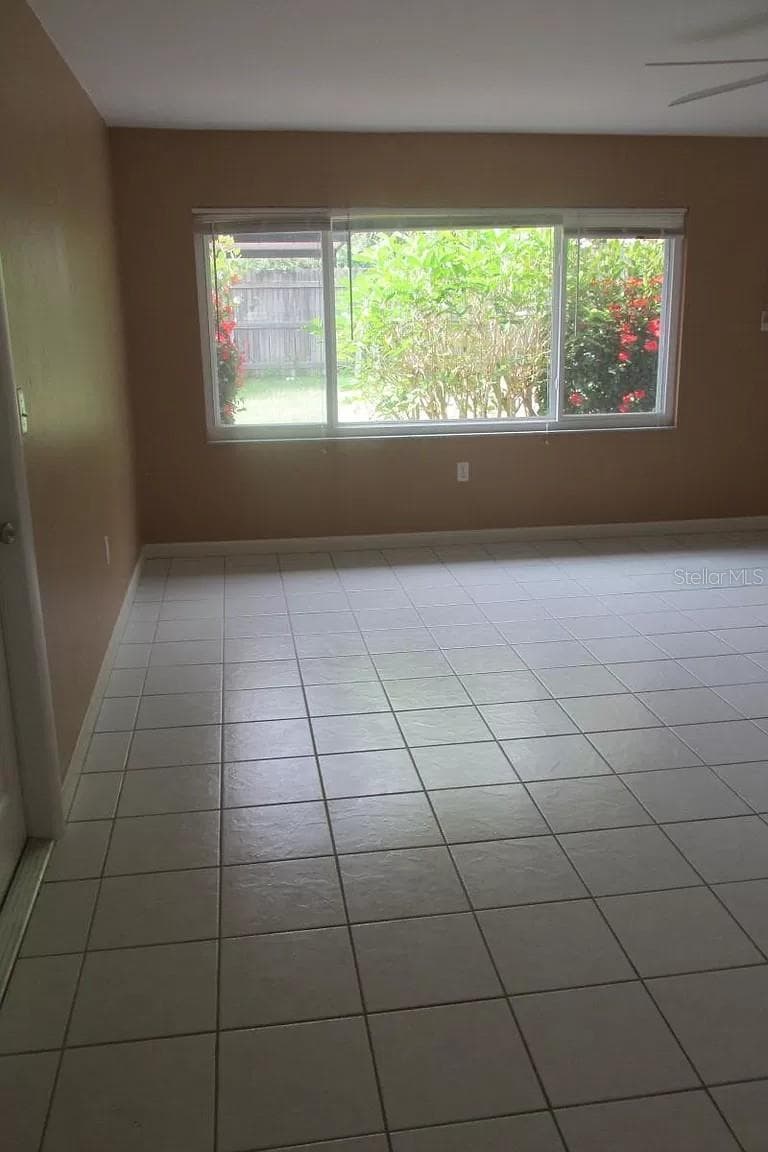 2911 Bentley St photo 3
