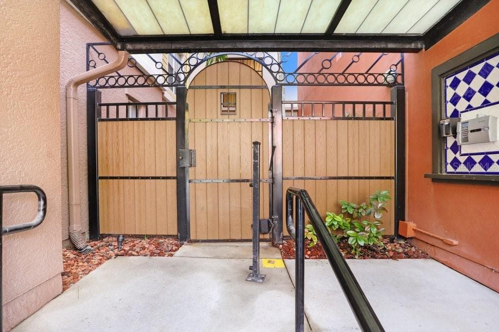 2440 W Horatio St #1012 photo 4