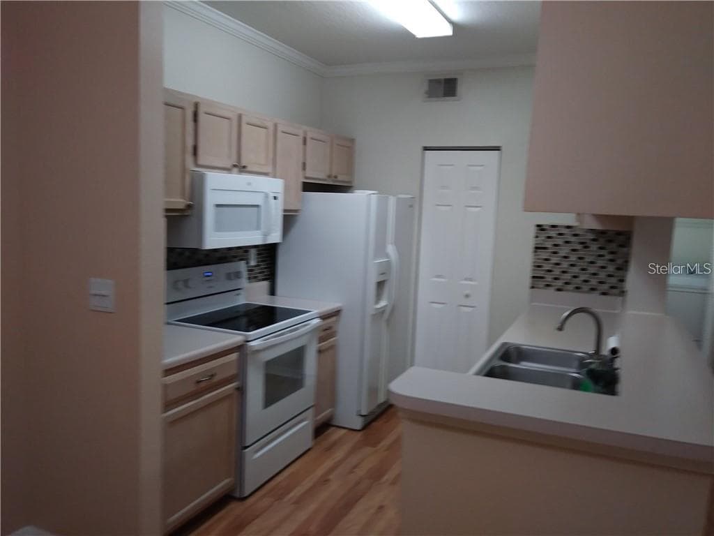 5620 Pinnacle Heights Cir #305 photo 3