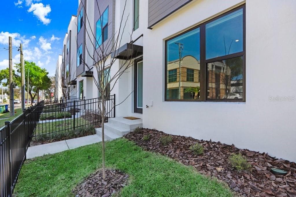 2506 W Cleveland St #20 photo 3
