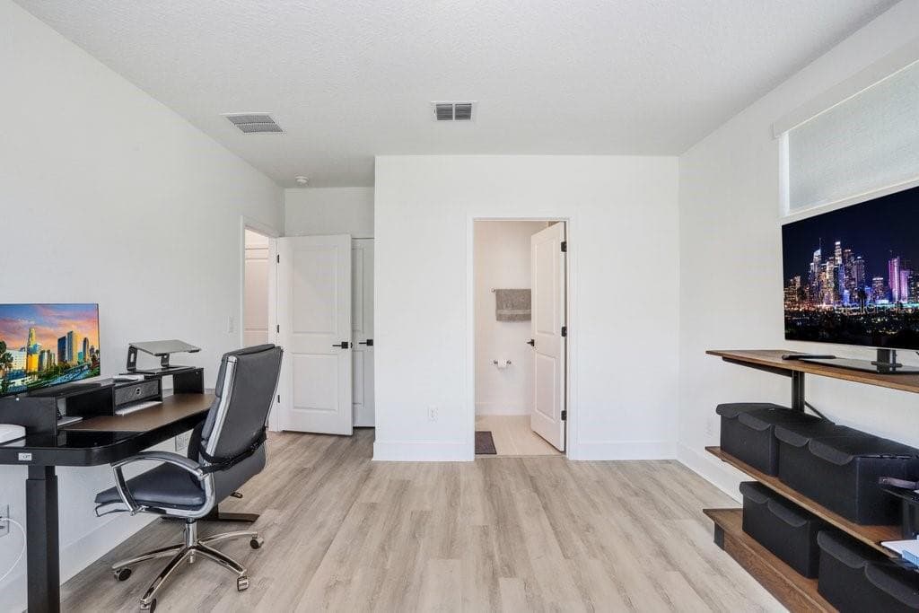 2506 W Cleveland St #20 photo 5
