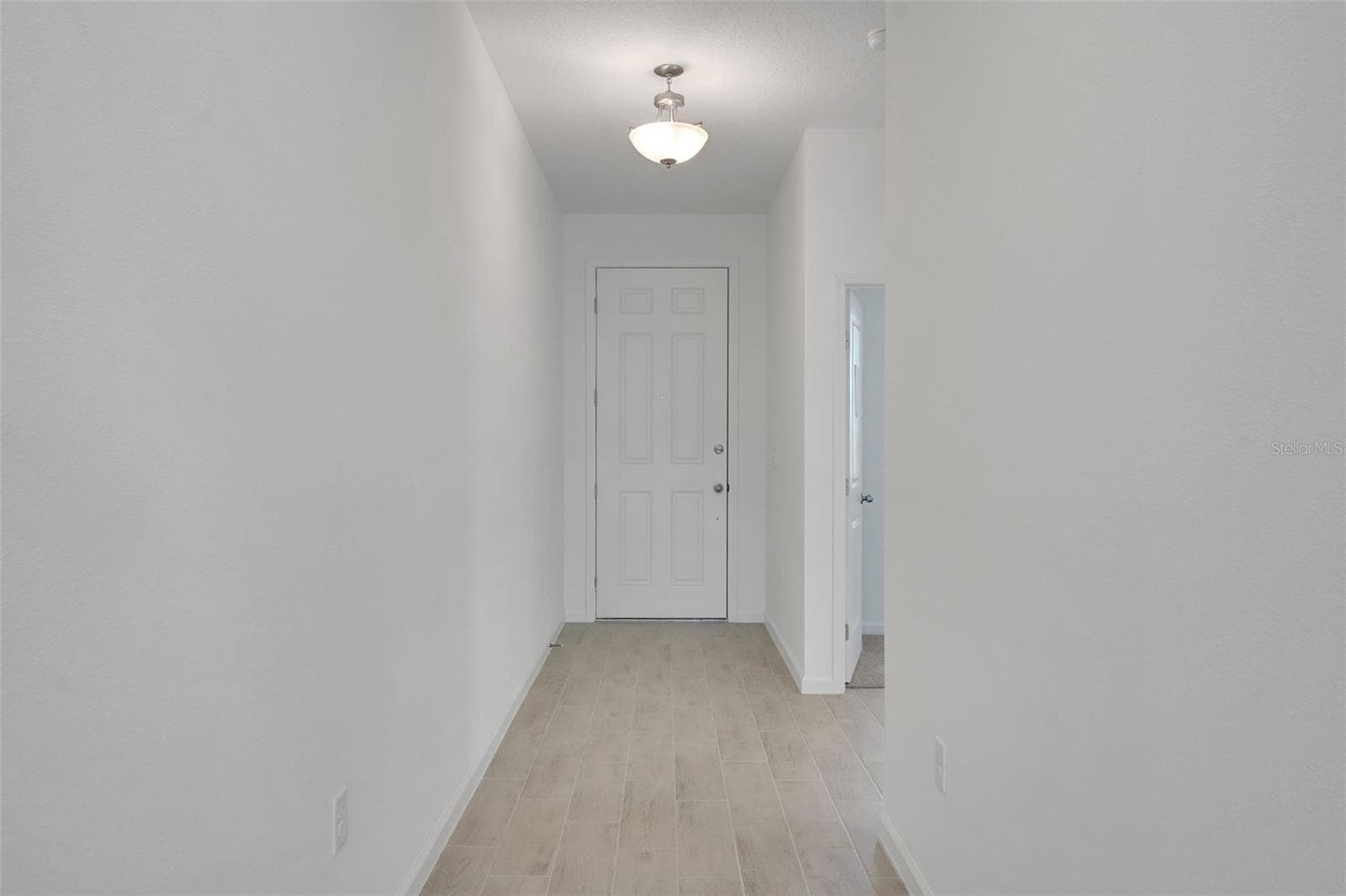 1040 Luke Ave photo 4