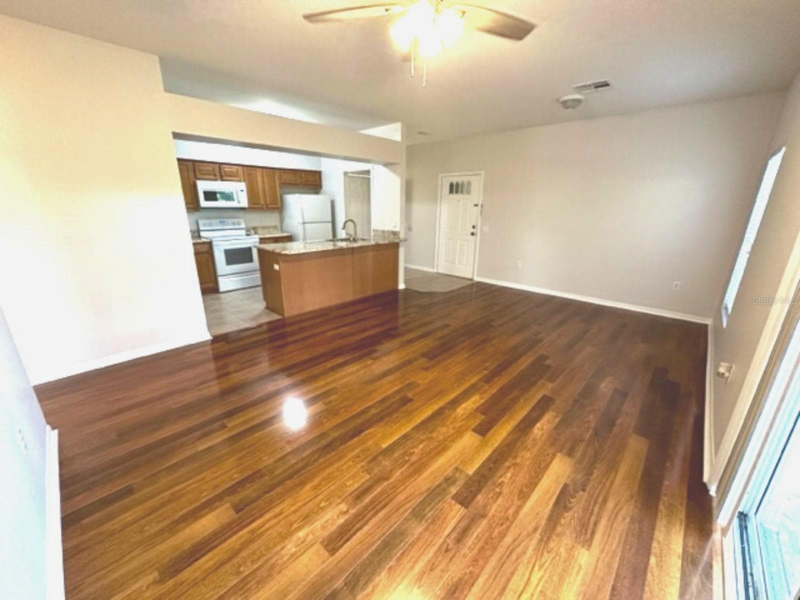 903 Eagle Pond Dr #903 photo 3