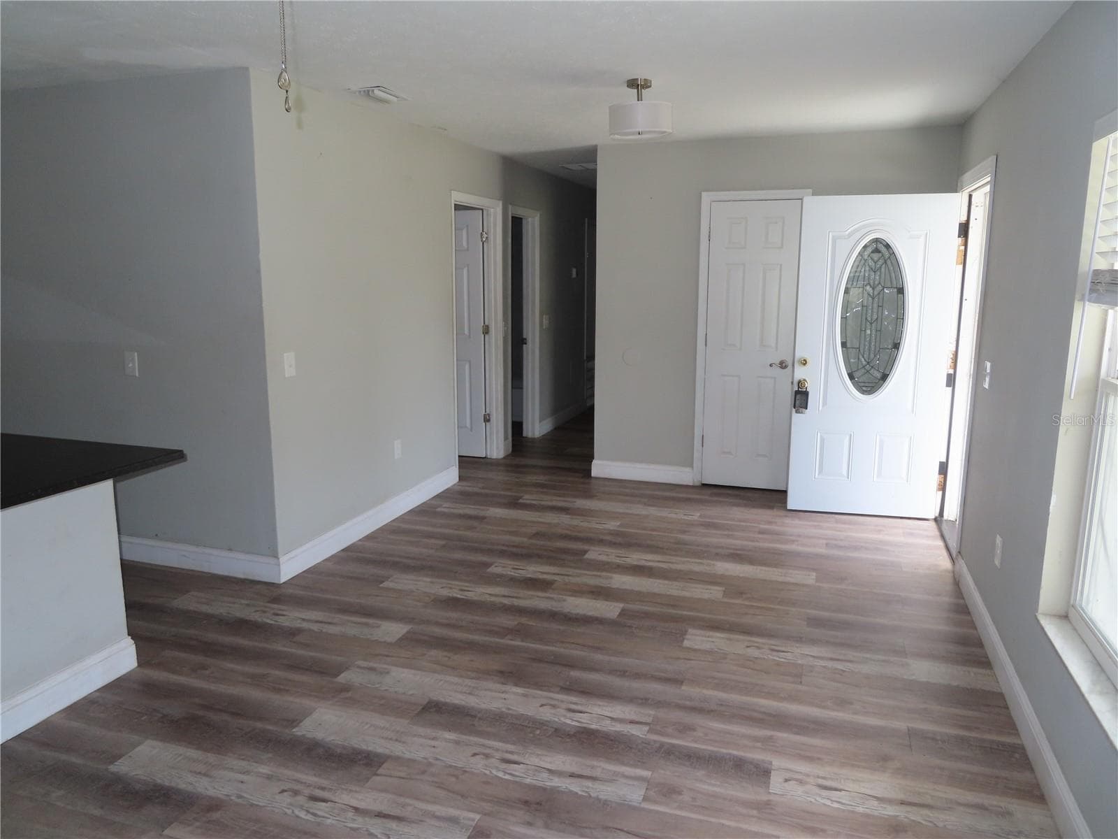 1215 Windsor Cir photo 3