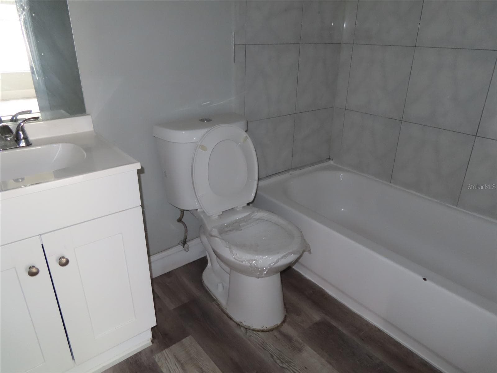 1215 Windsor Cir photo 5
