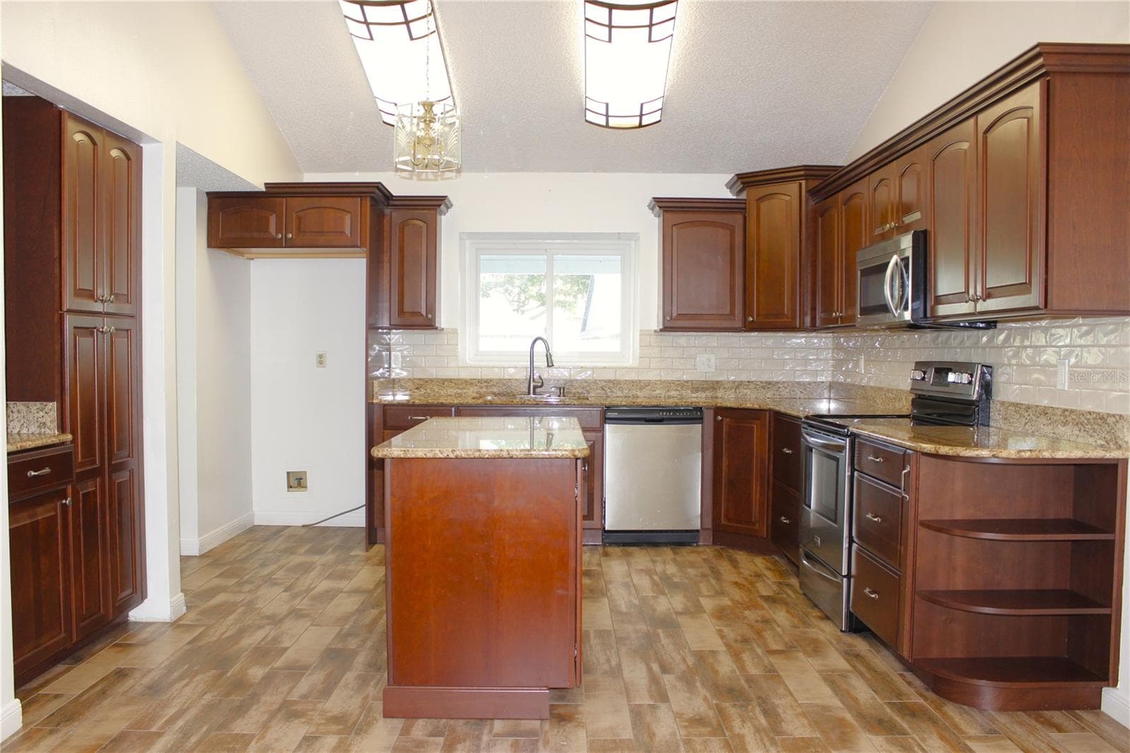 1913 Firethorn CT photo 5
