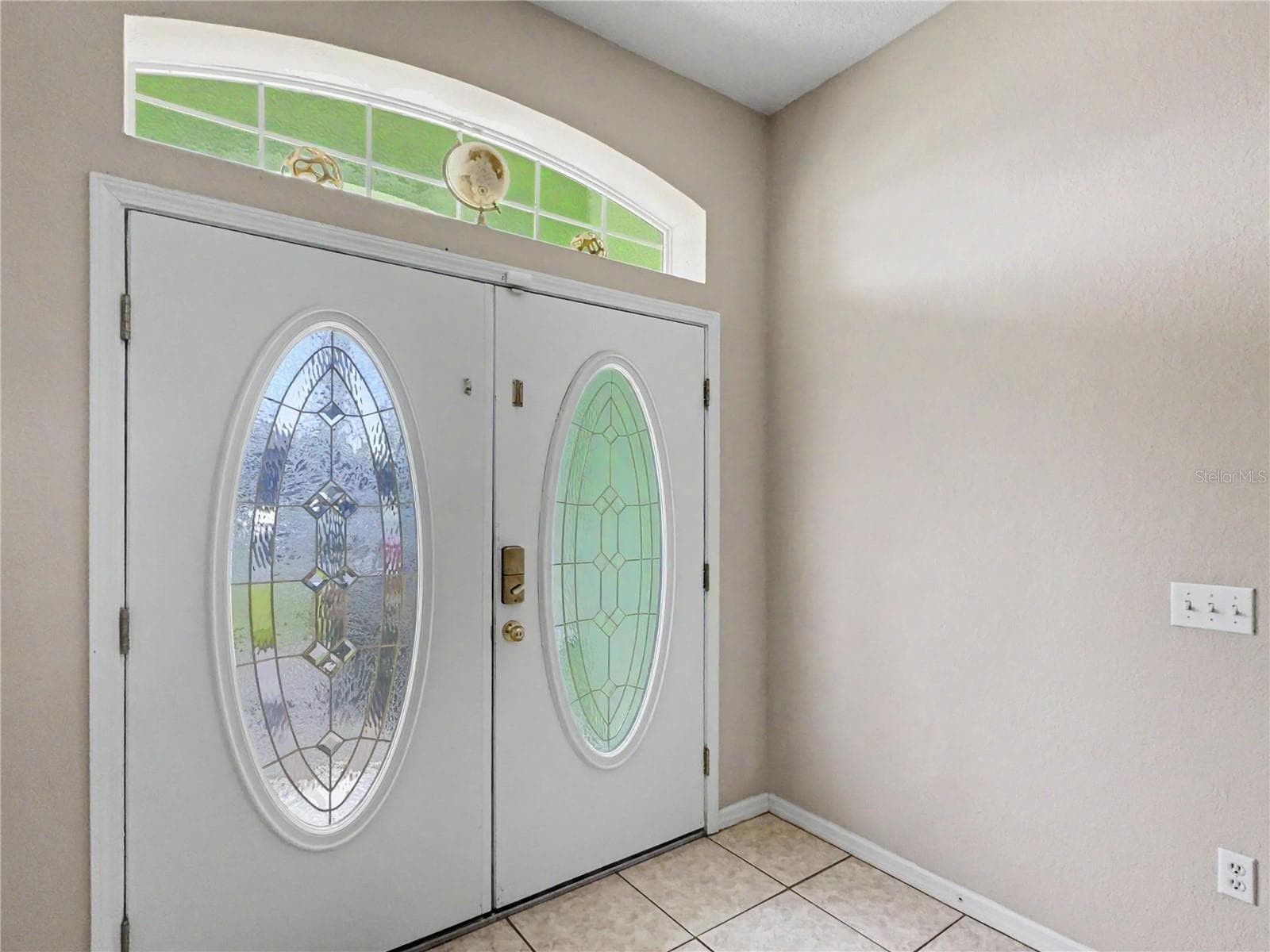 8155 Woodvine Cir photo 3