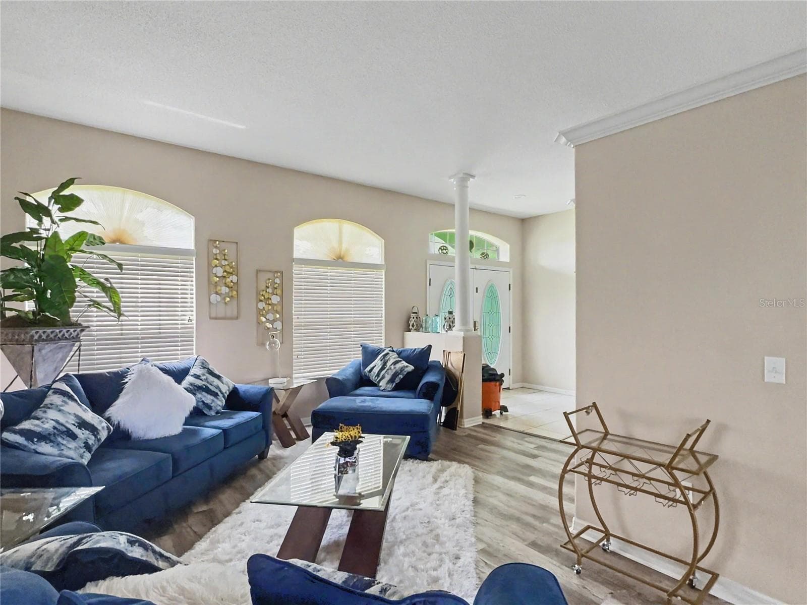 8155 Woodvine Cir photo 4