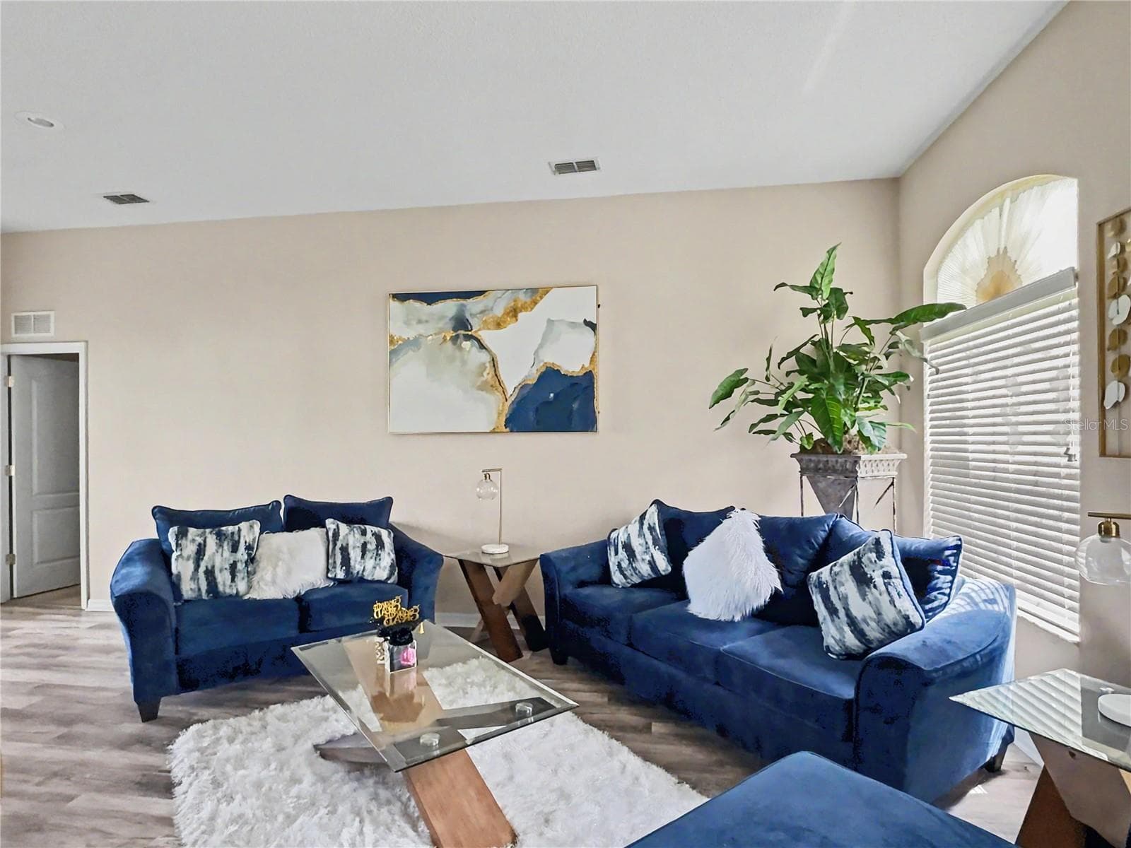8155 Woodvine Cir photo 5