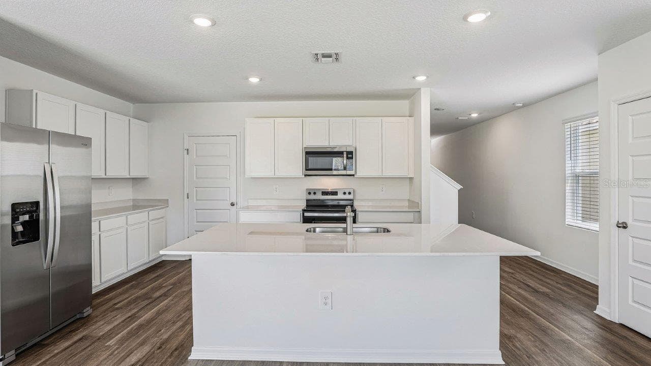 5588 Taverna Loop photo 4