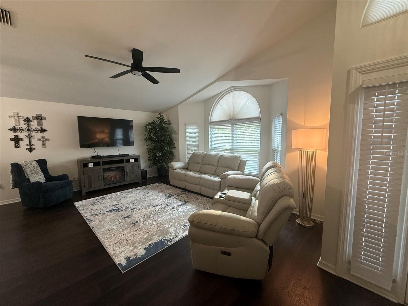 6060 Condor Dr photo 4
