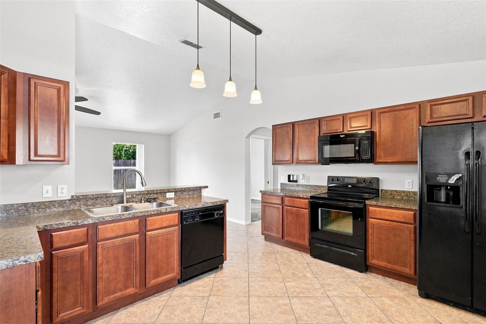 1079 Sunshine Way SW photo 5