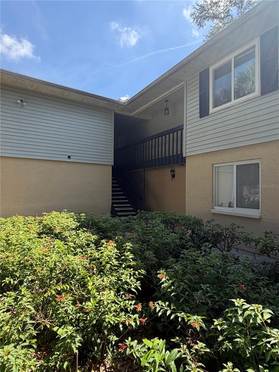 233 Thorn Tree Pl