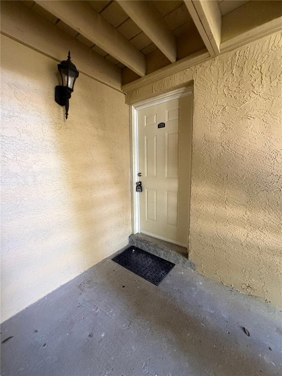 233 Thorn Tree Pl photo 3