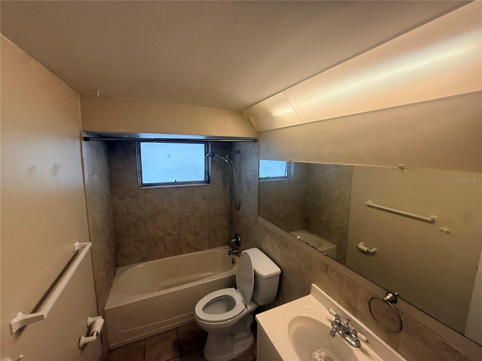 3524 Bradford Dr photo 5