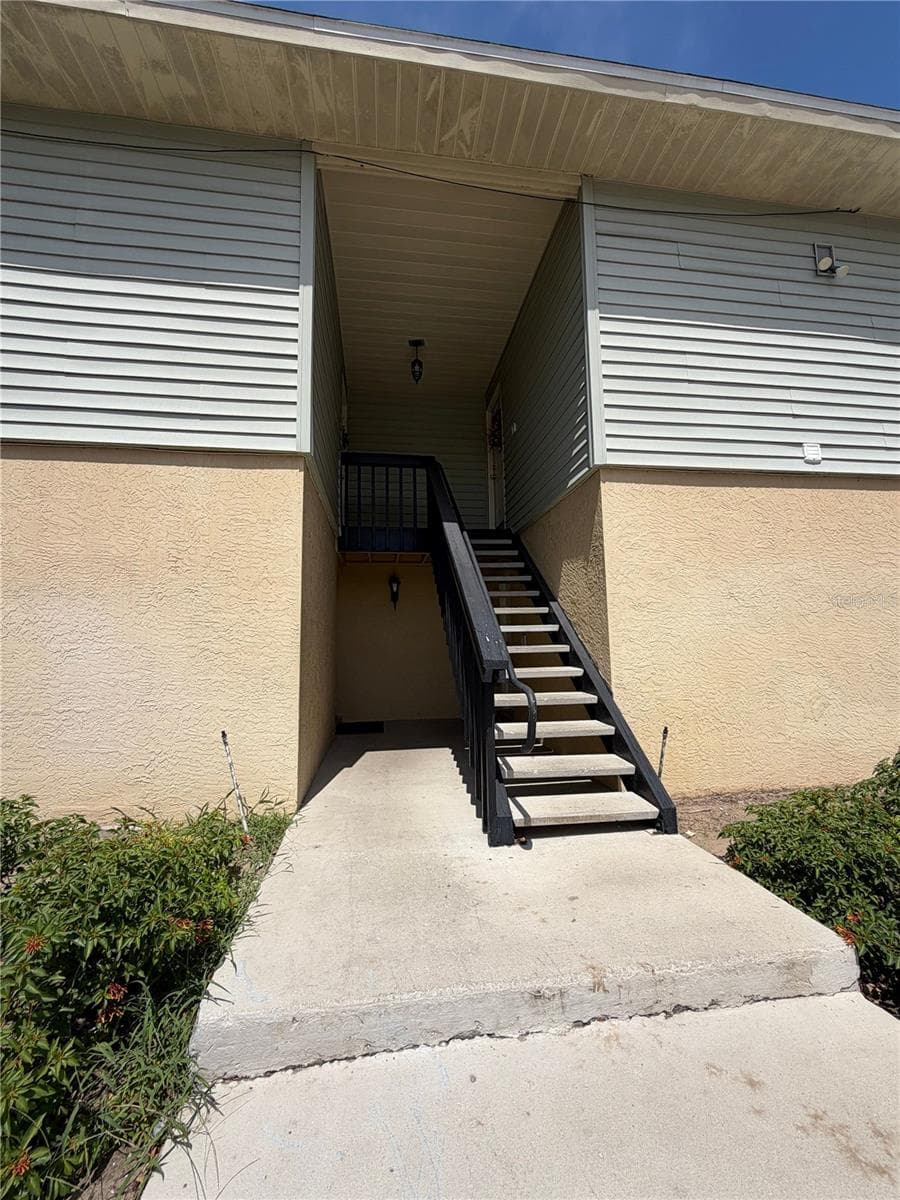 502 Golden Raintree Pl photo 3