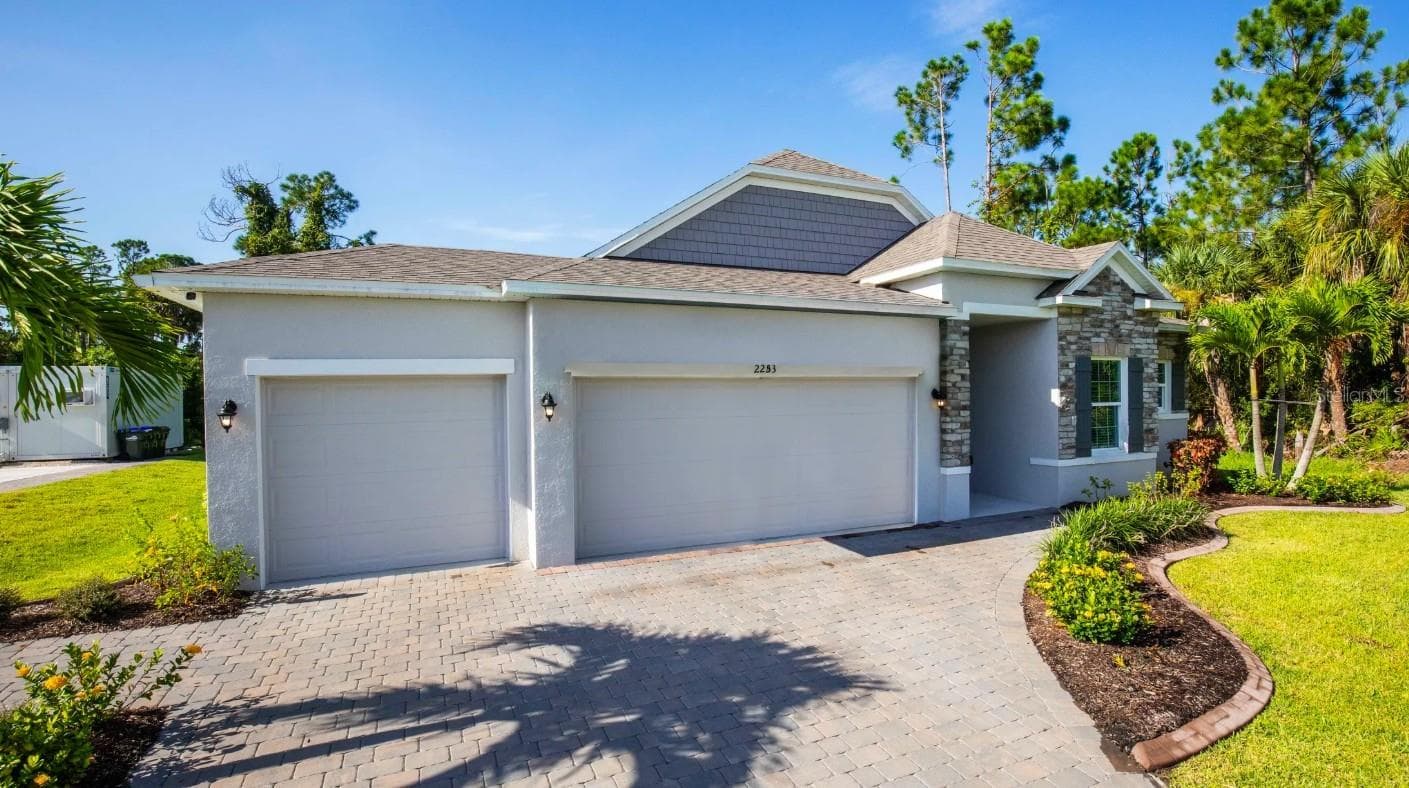 1421 Meredith Dr photo 3