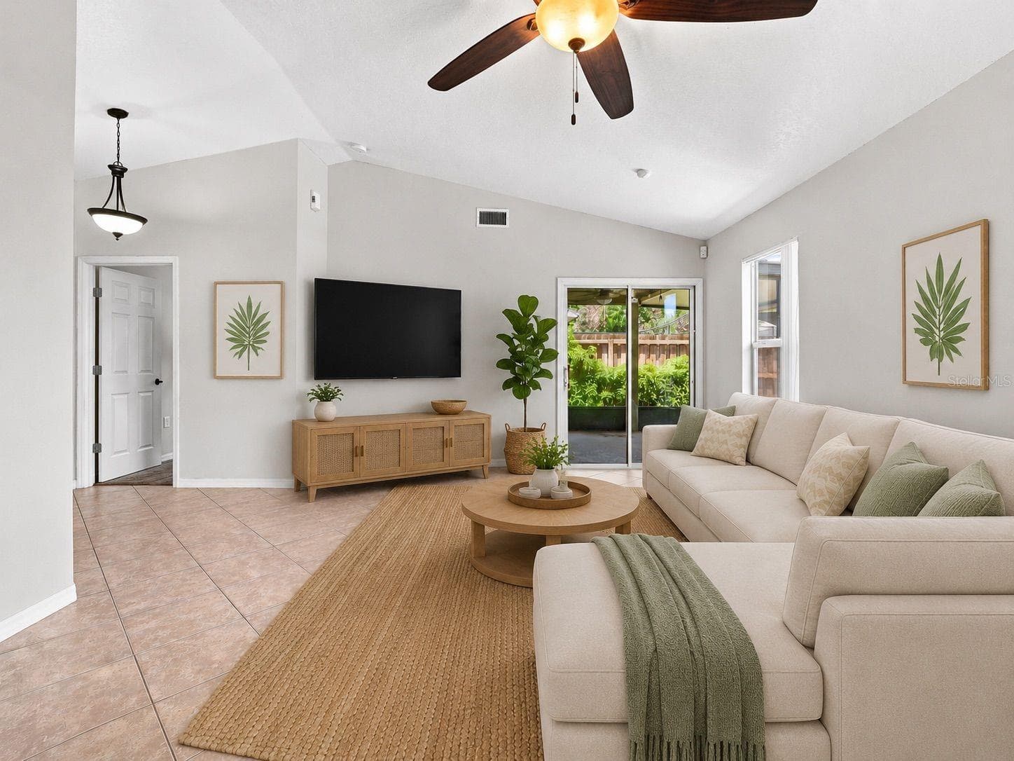 1079 Sunshine Way SW photo 3