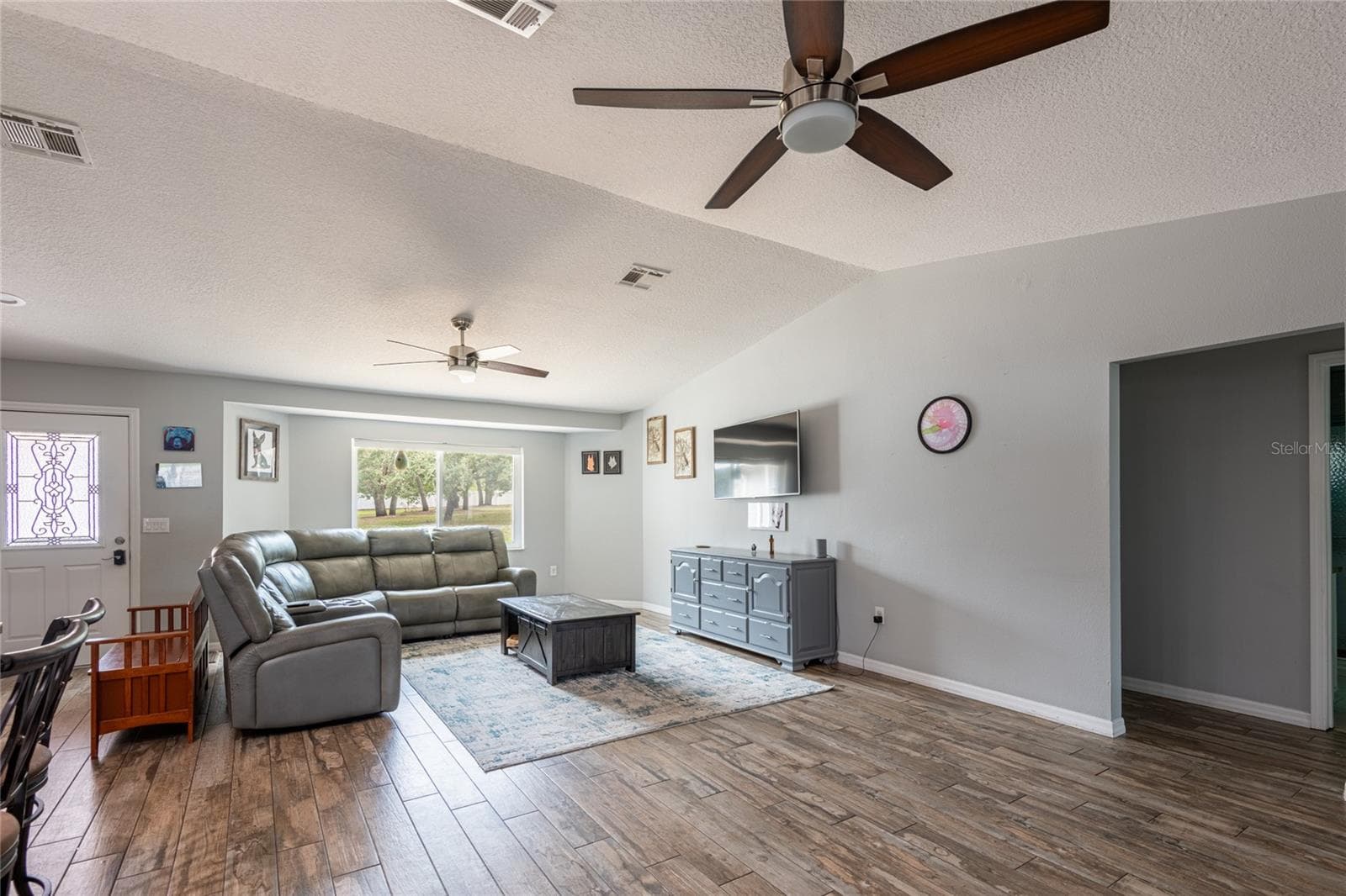 16142 Breakwater Ln photo 3