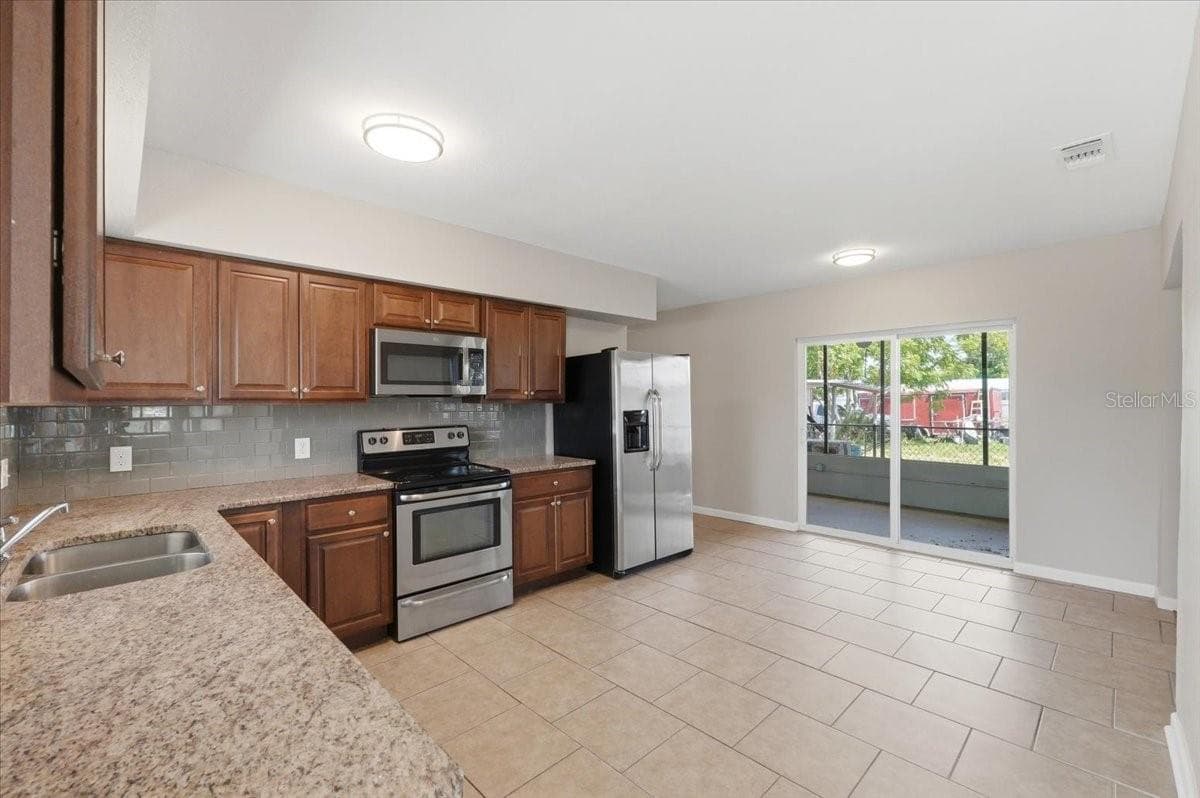 813 Ellerbe Way photo 3