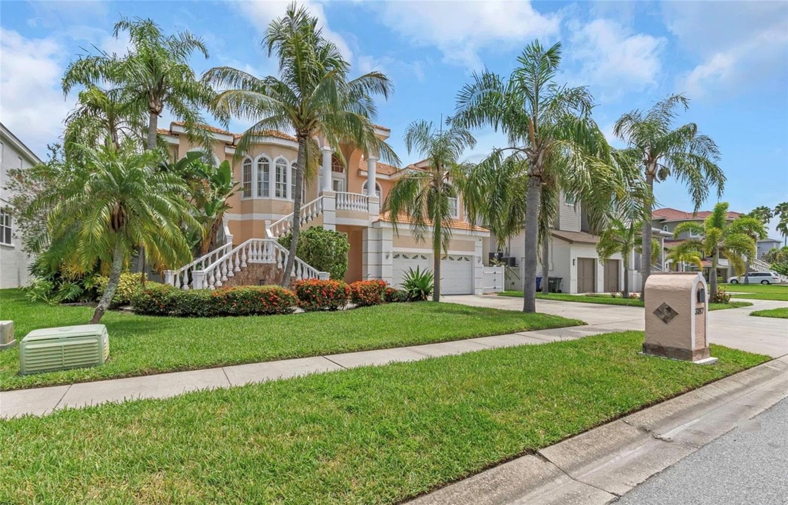 3187 Shoreline Dr photo 4