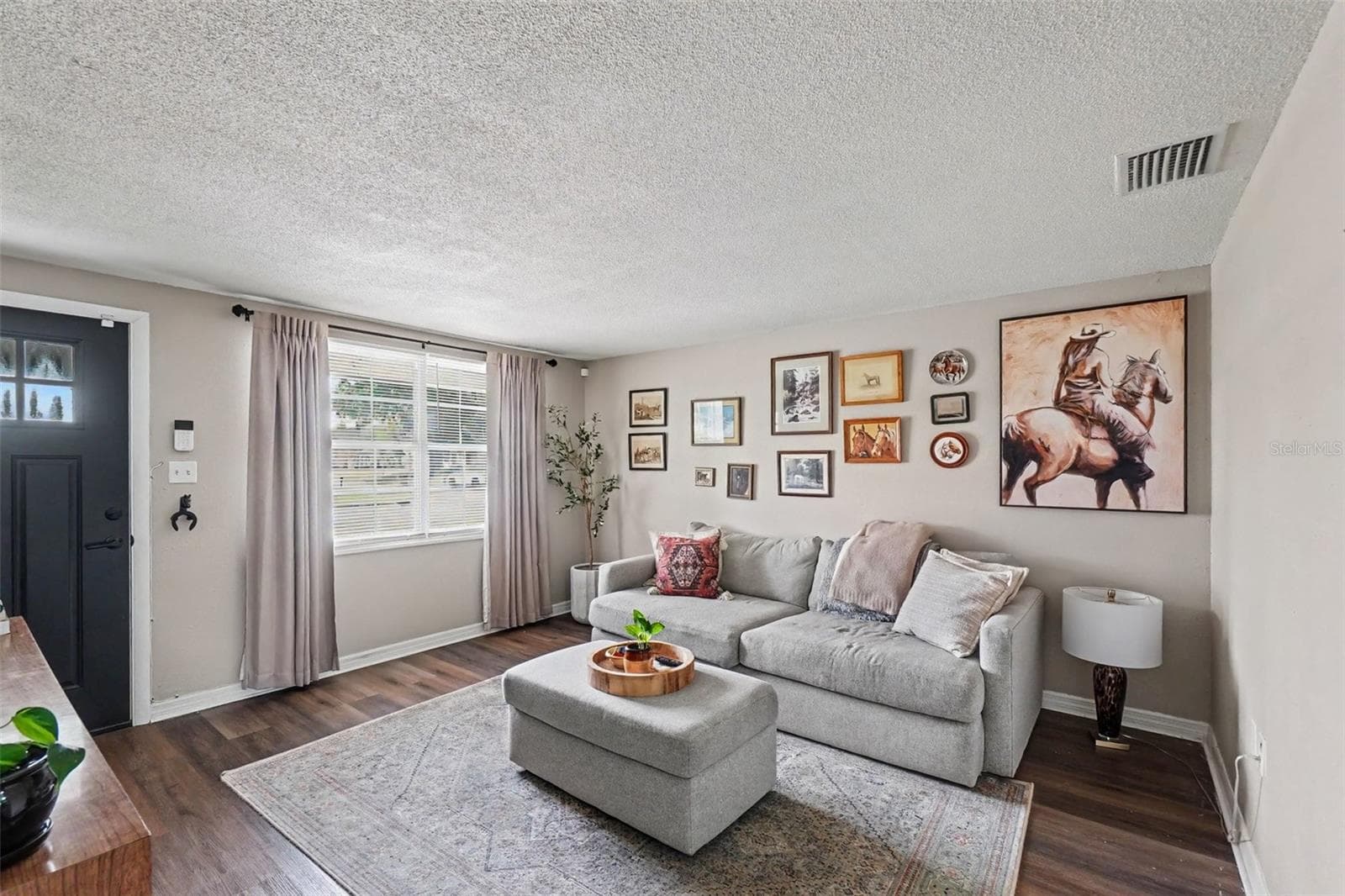 1611 Smithfield Cir W photo 4