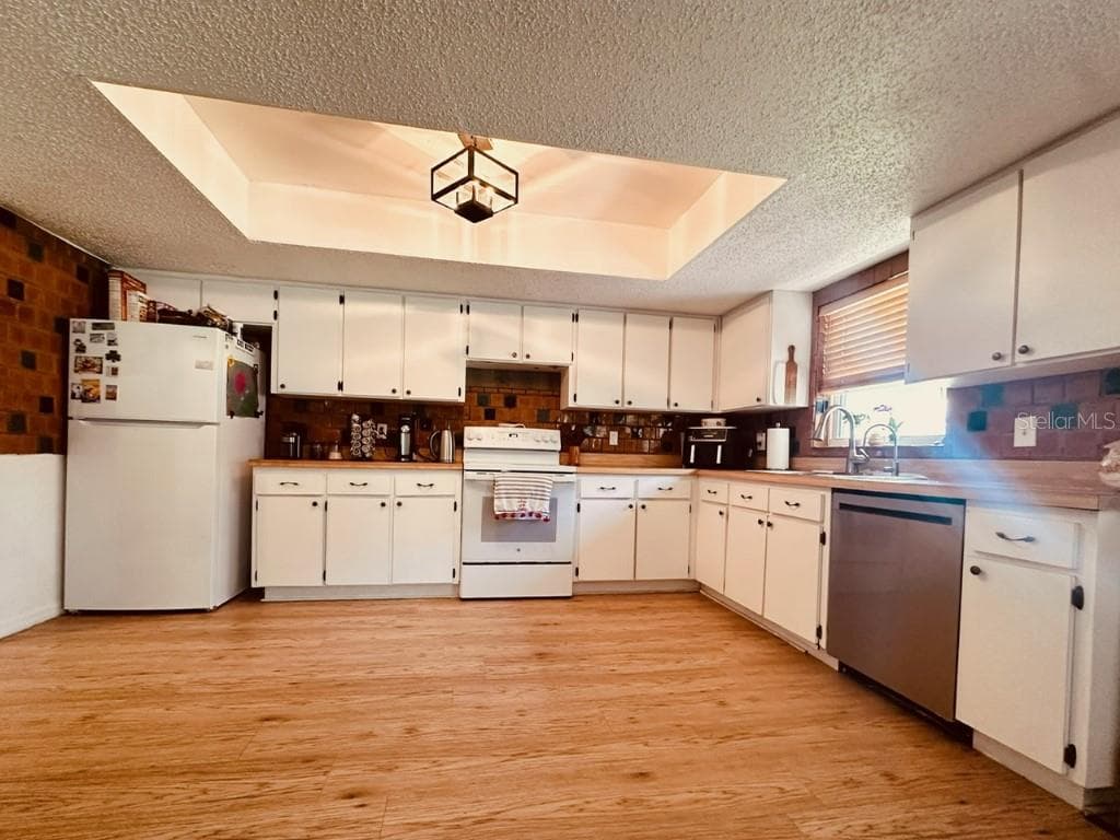 1831 Kim Acres Ln
