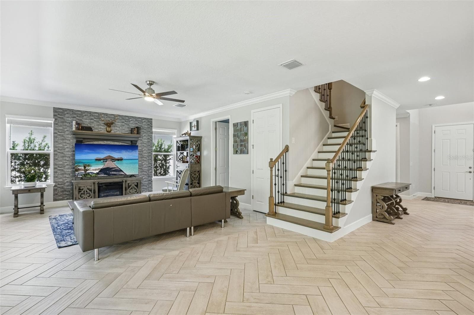 9085 Spruce Creek Cir photo 4