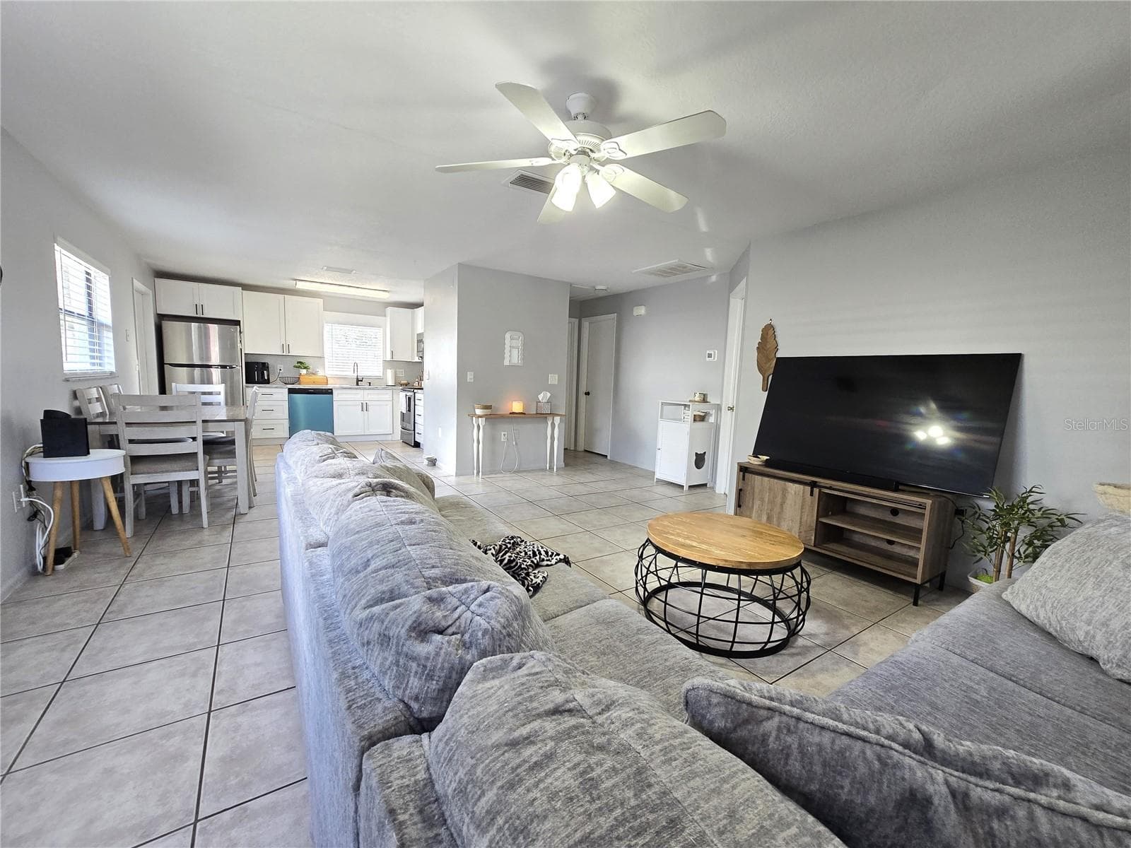 5422 Amy Ln photo 3