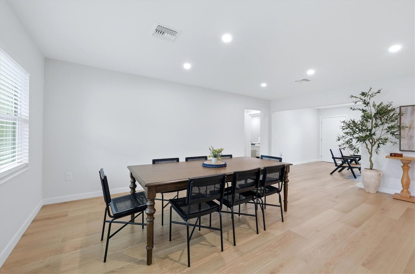 4411 Beneva Rd photo 3