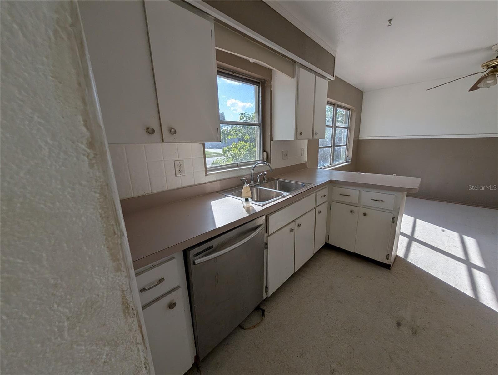 3646 Lakewood Dr photo 5