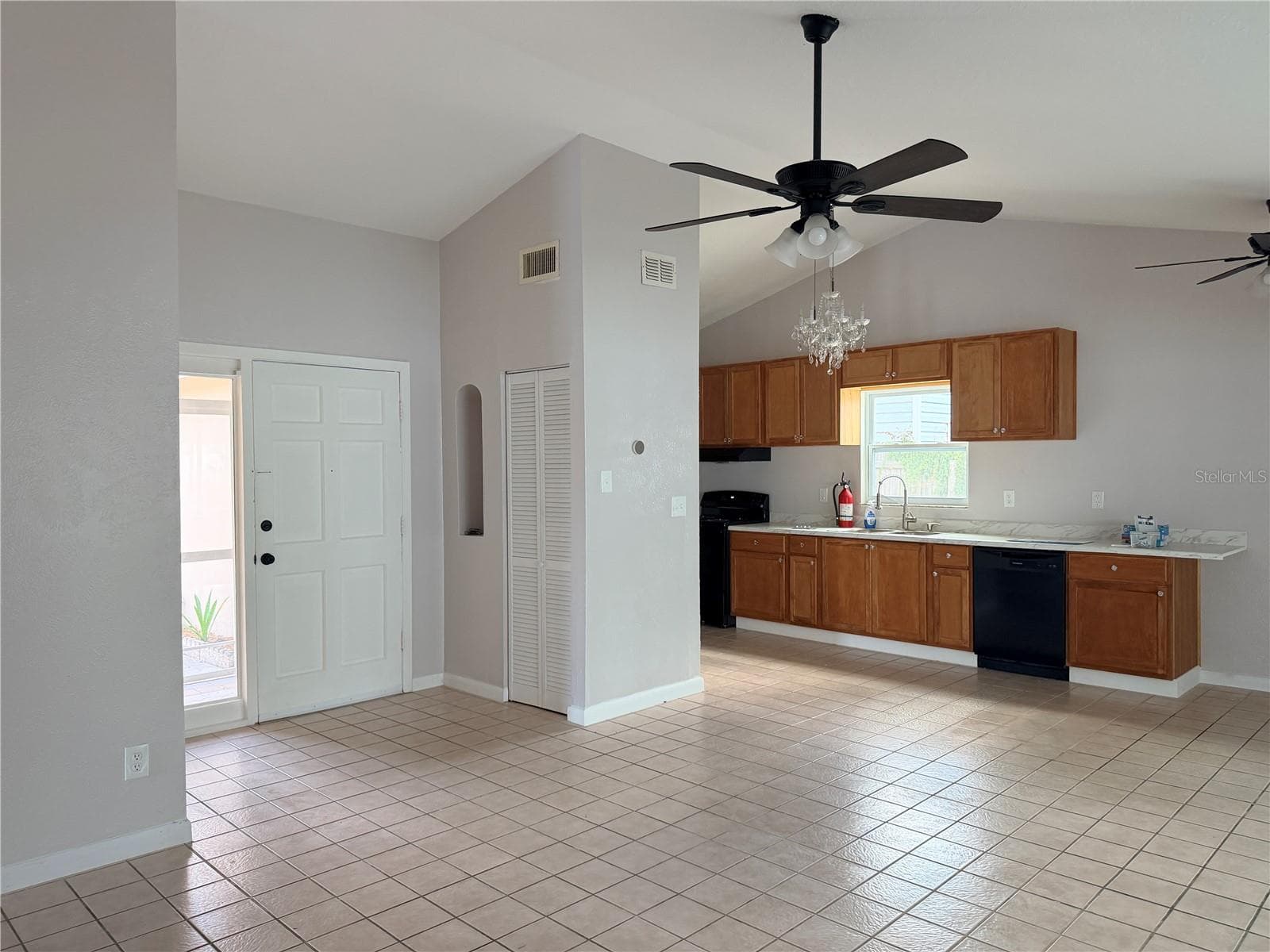 208 Flamingo Dr photo 3