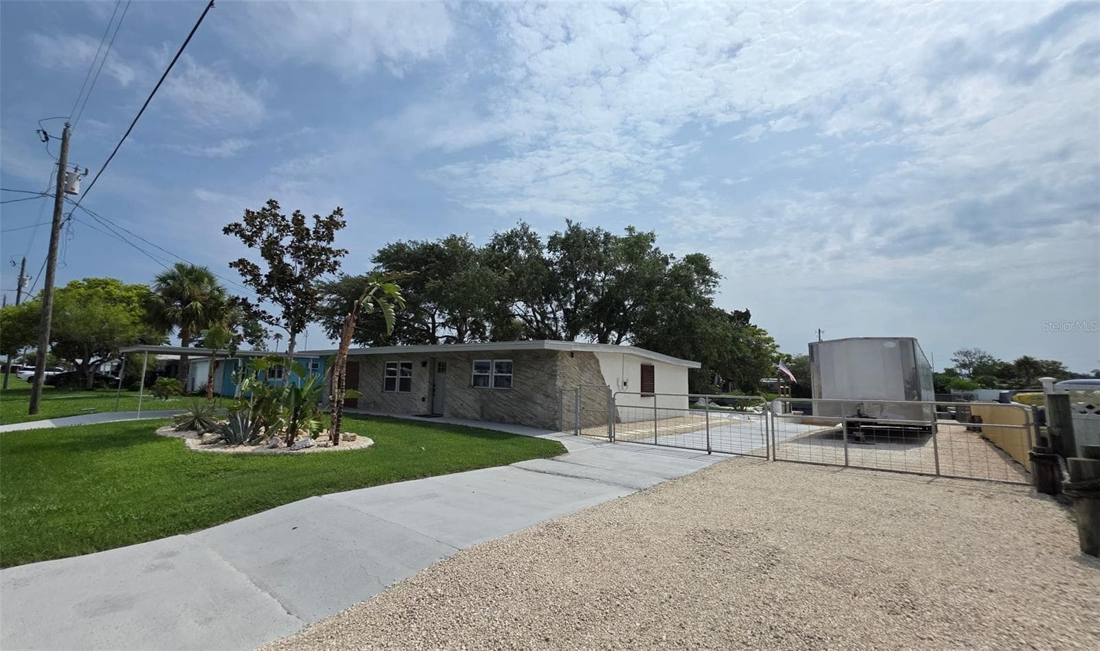 13400 Carol Dr photo 3
