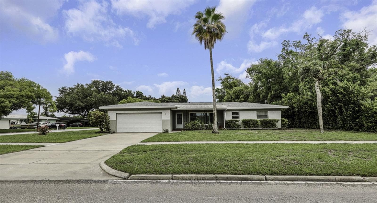 2077 Druid Rd E photo 4