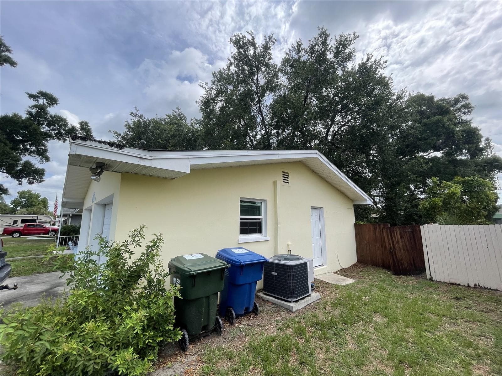 635 Deville Dr E photo 3
