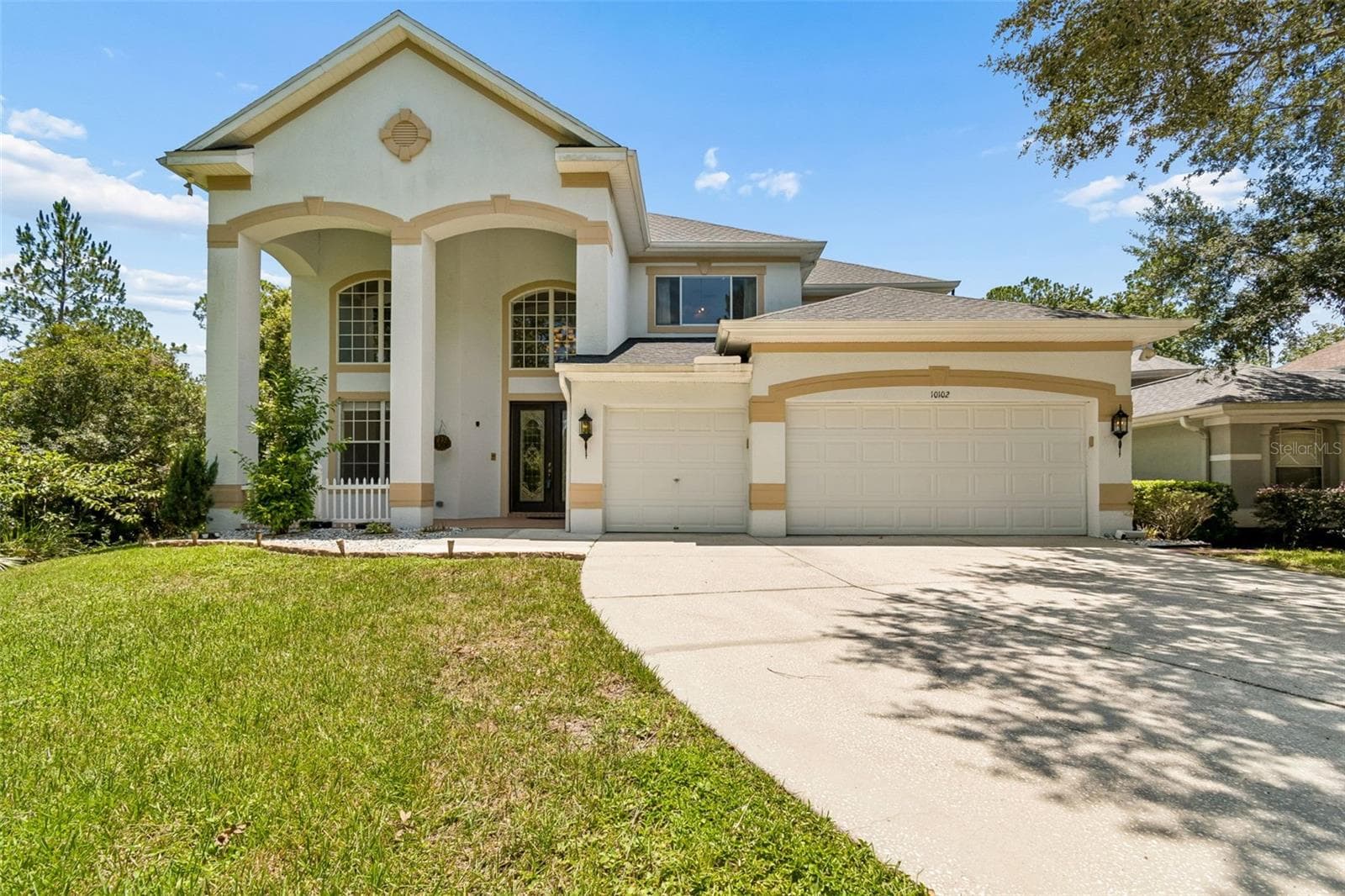 10102 Deercliff Dr