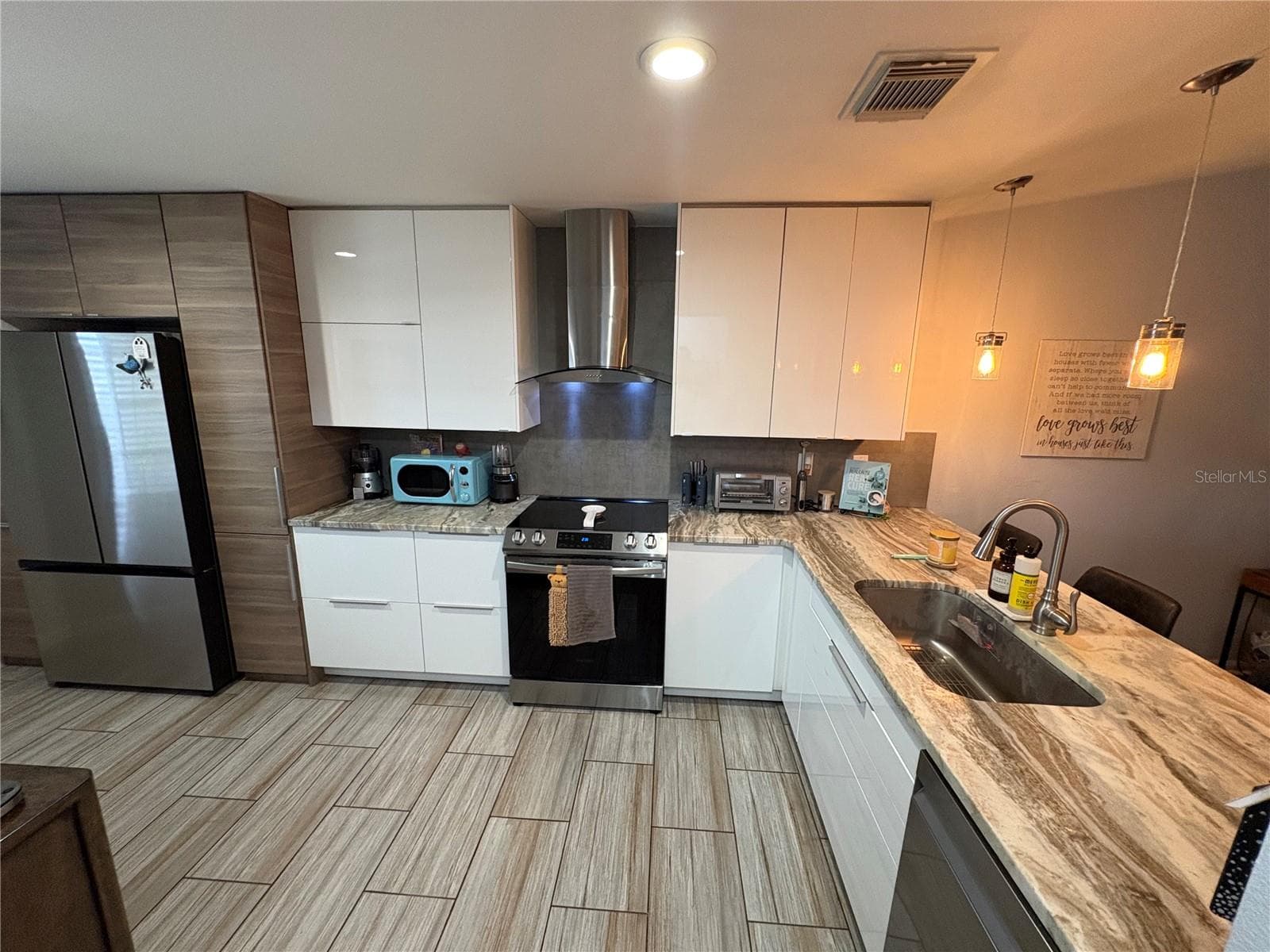 2131 Ridge Rd S #2 photo 3