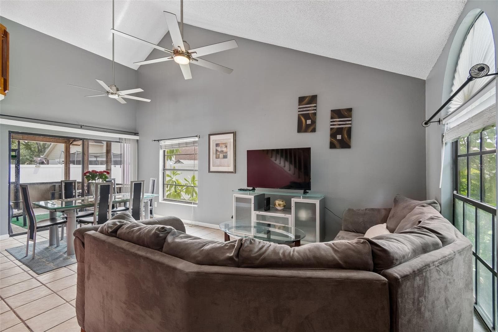5485 Friarsway Dr photo 5