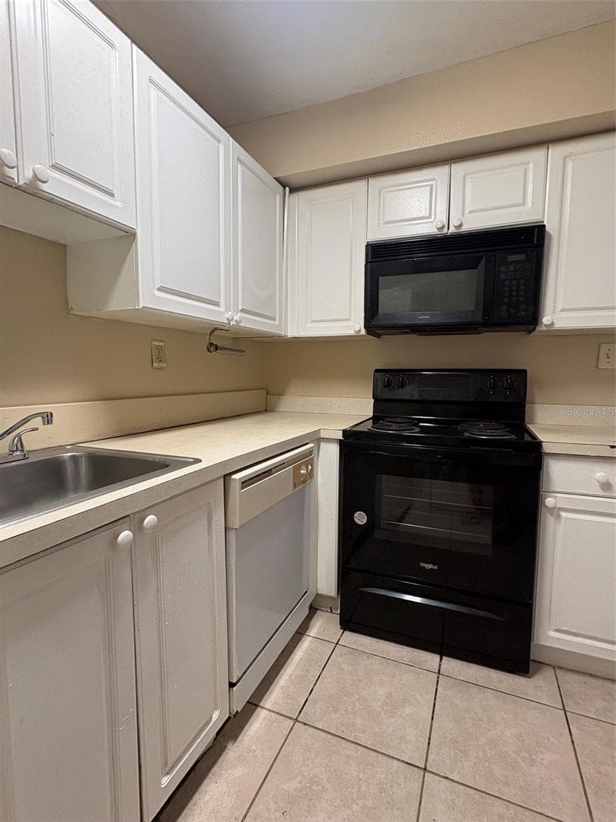 203 Poinsettia Pine CT #102 photo 5