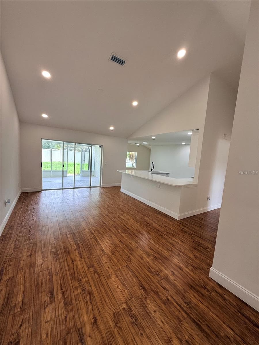 9207 MILL Cir photo 5