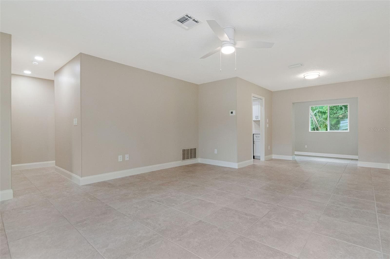 2958 Dundee Dr photo 4