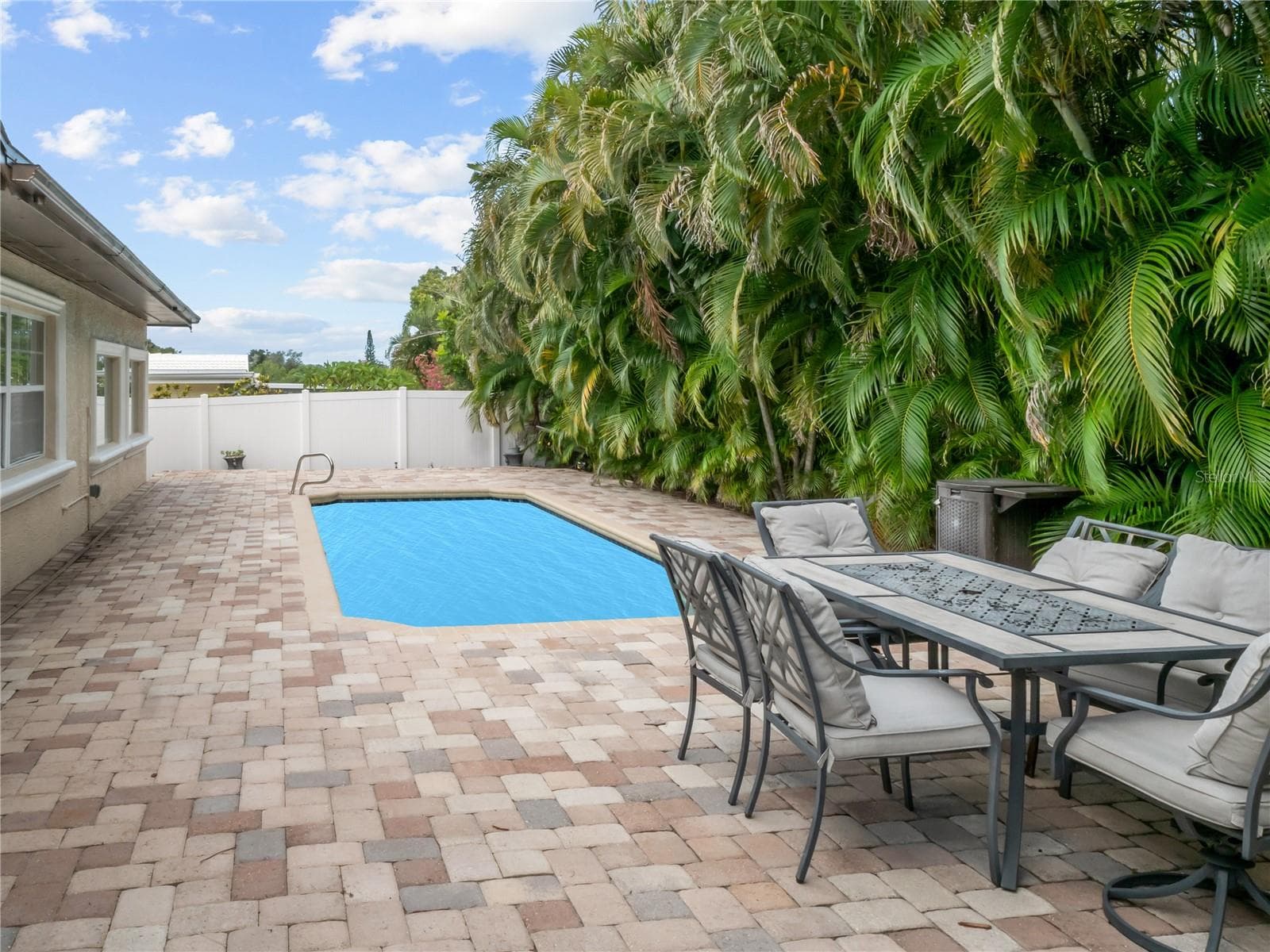 14331 Apache Ave photo 4