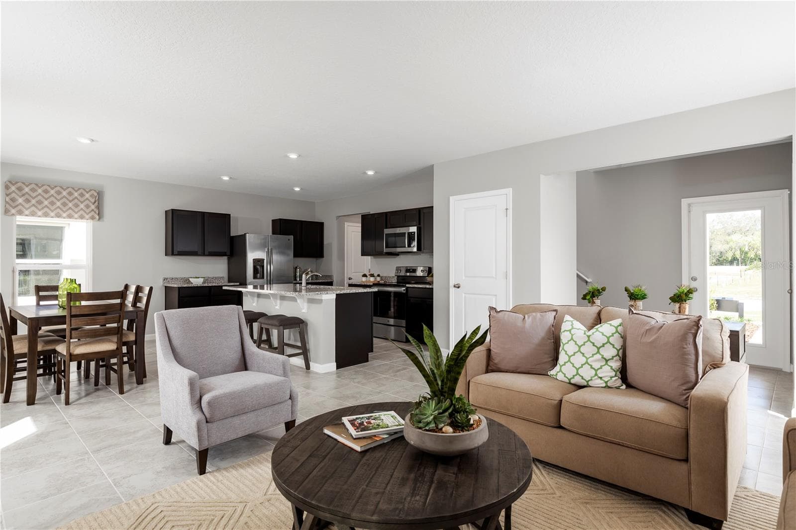6938 Sundial Dr photo 4