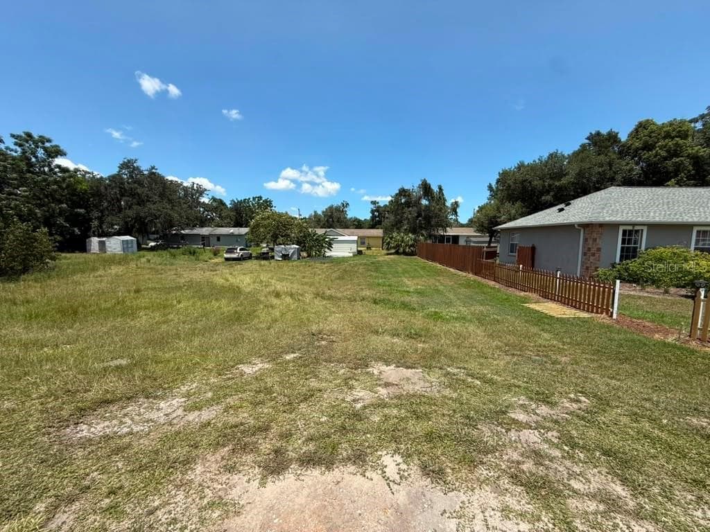27283 Thrush Ave photo 3