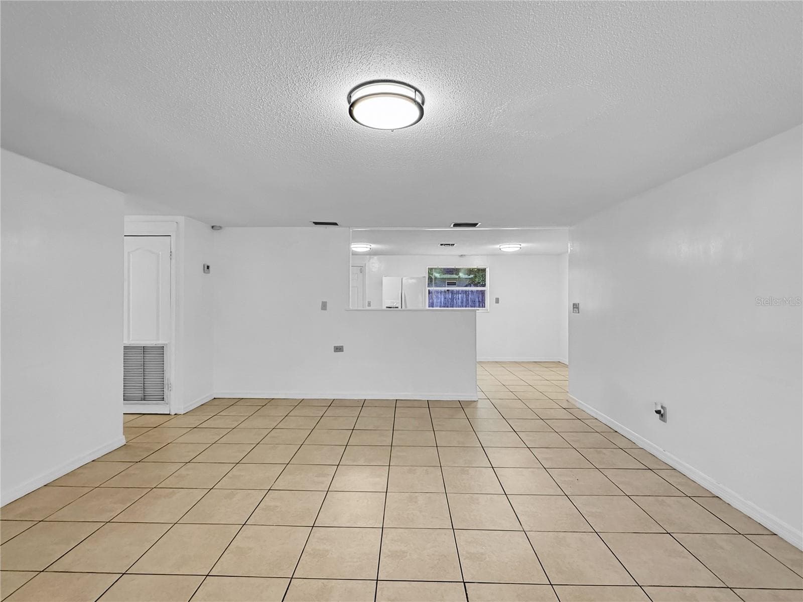 1821 Bellgrove St photo 3
