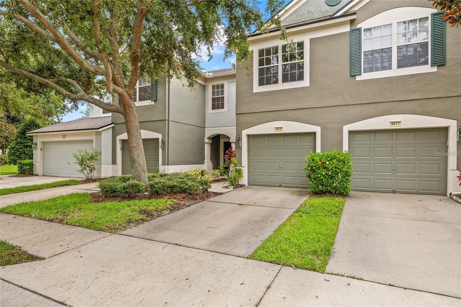 4879 Pond Ridge Dr photo 3