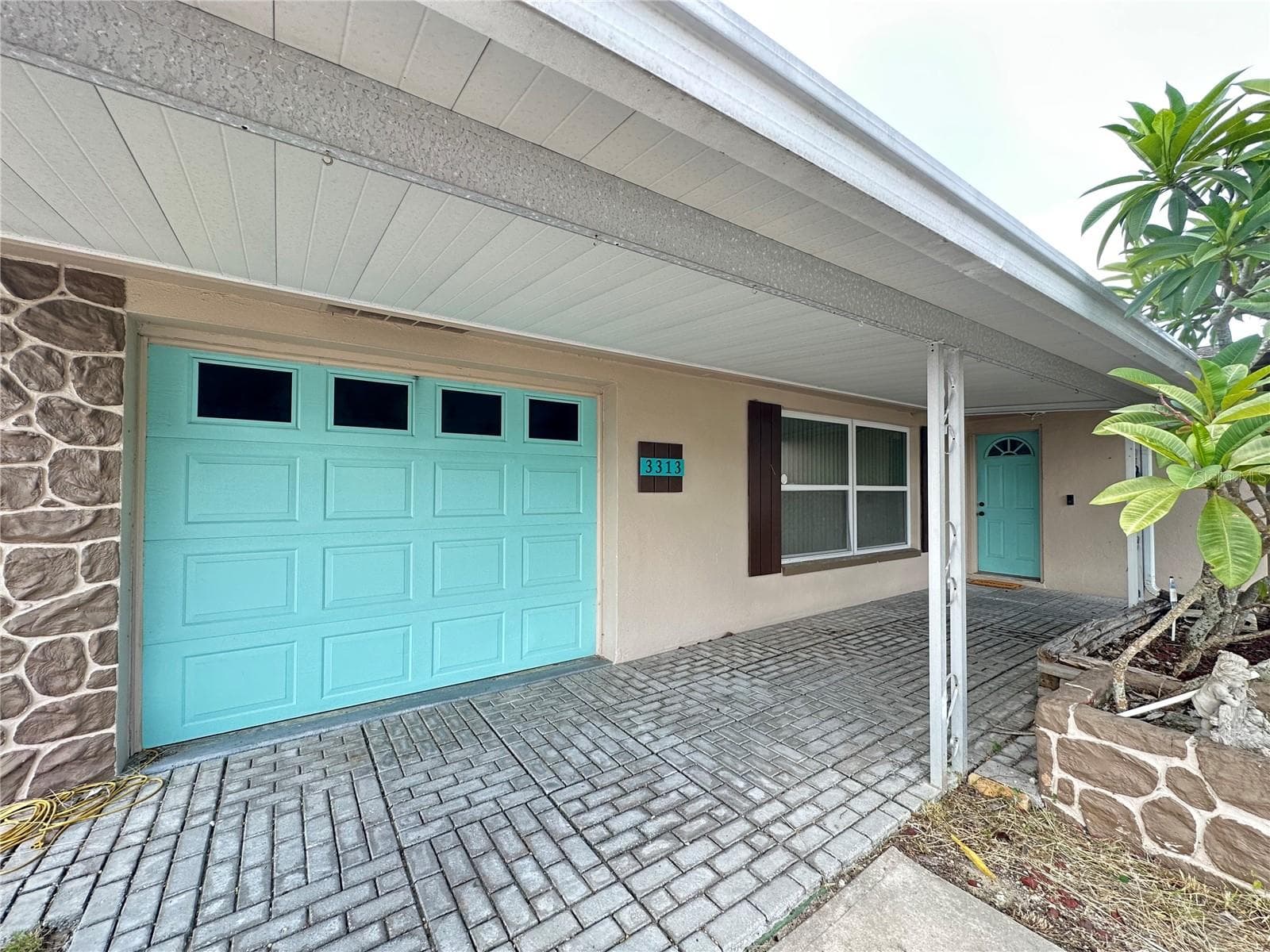 3313 Briar Cliff Dr