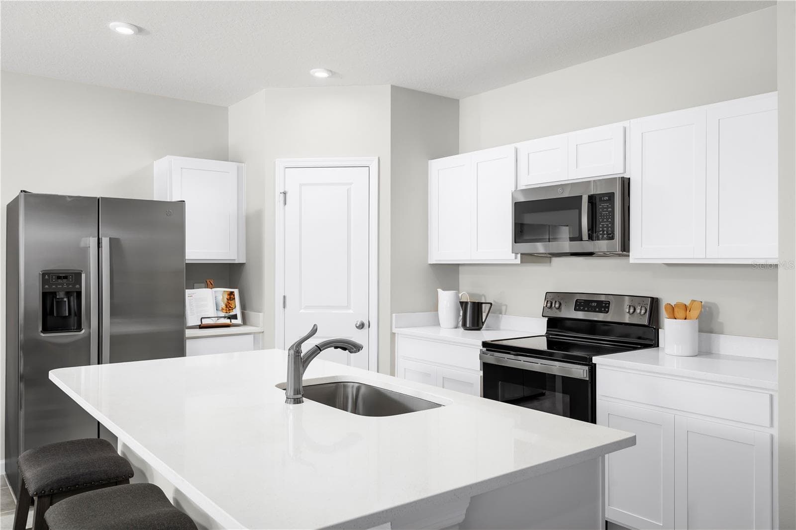 6951 Sundial Dr photo 5