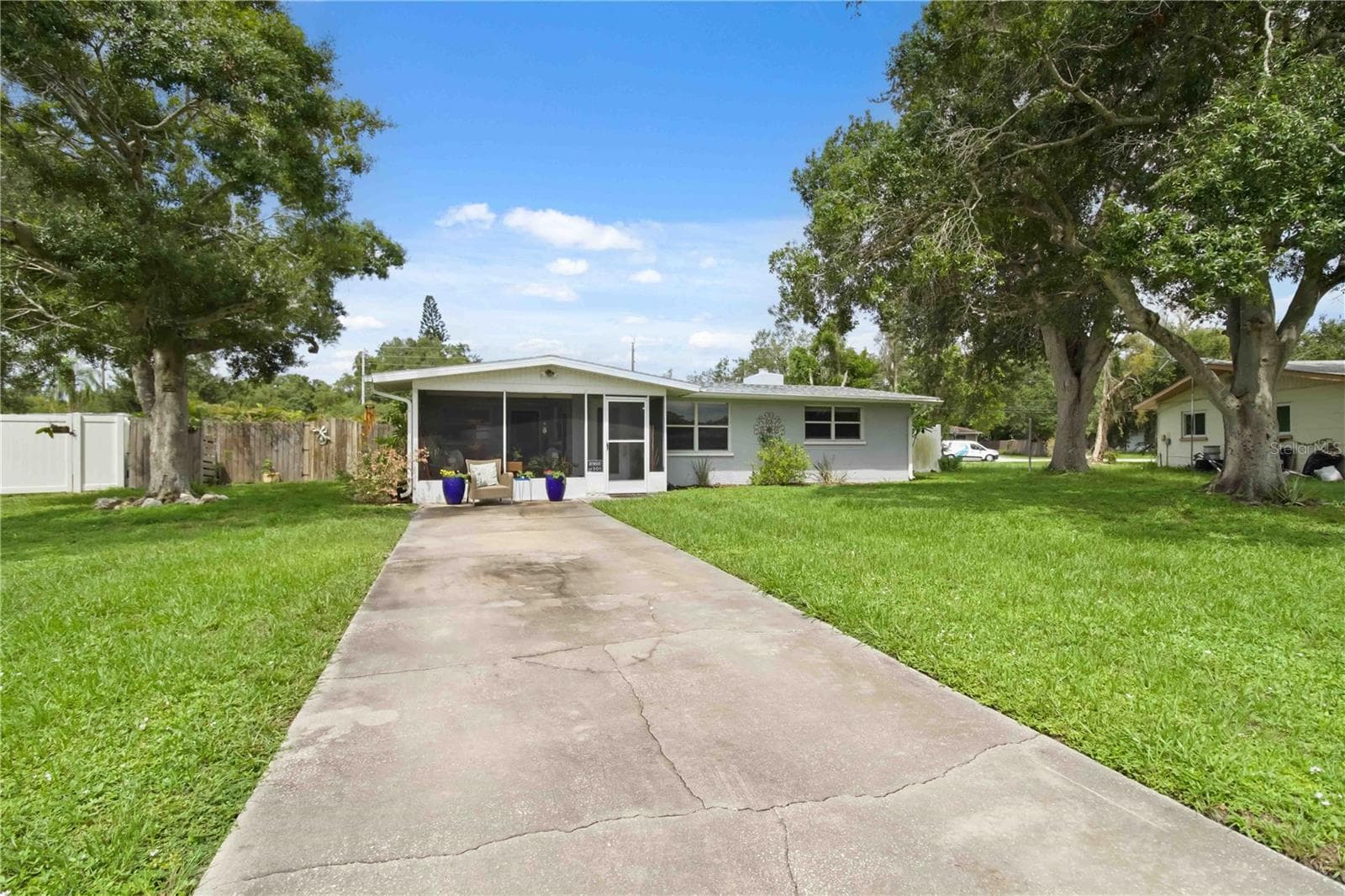 535 Caruso Pl photo 3